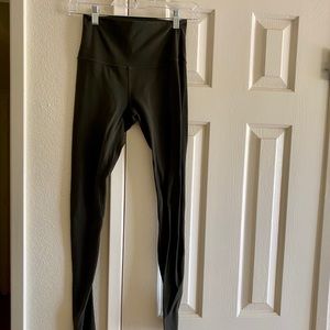 Green size 6 lululemon aligns